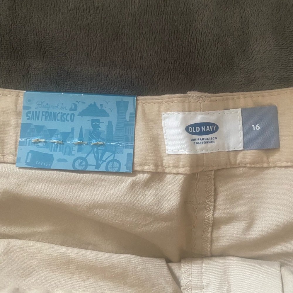 Old Navy Light Beige Shorts - Picture 3 of 5